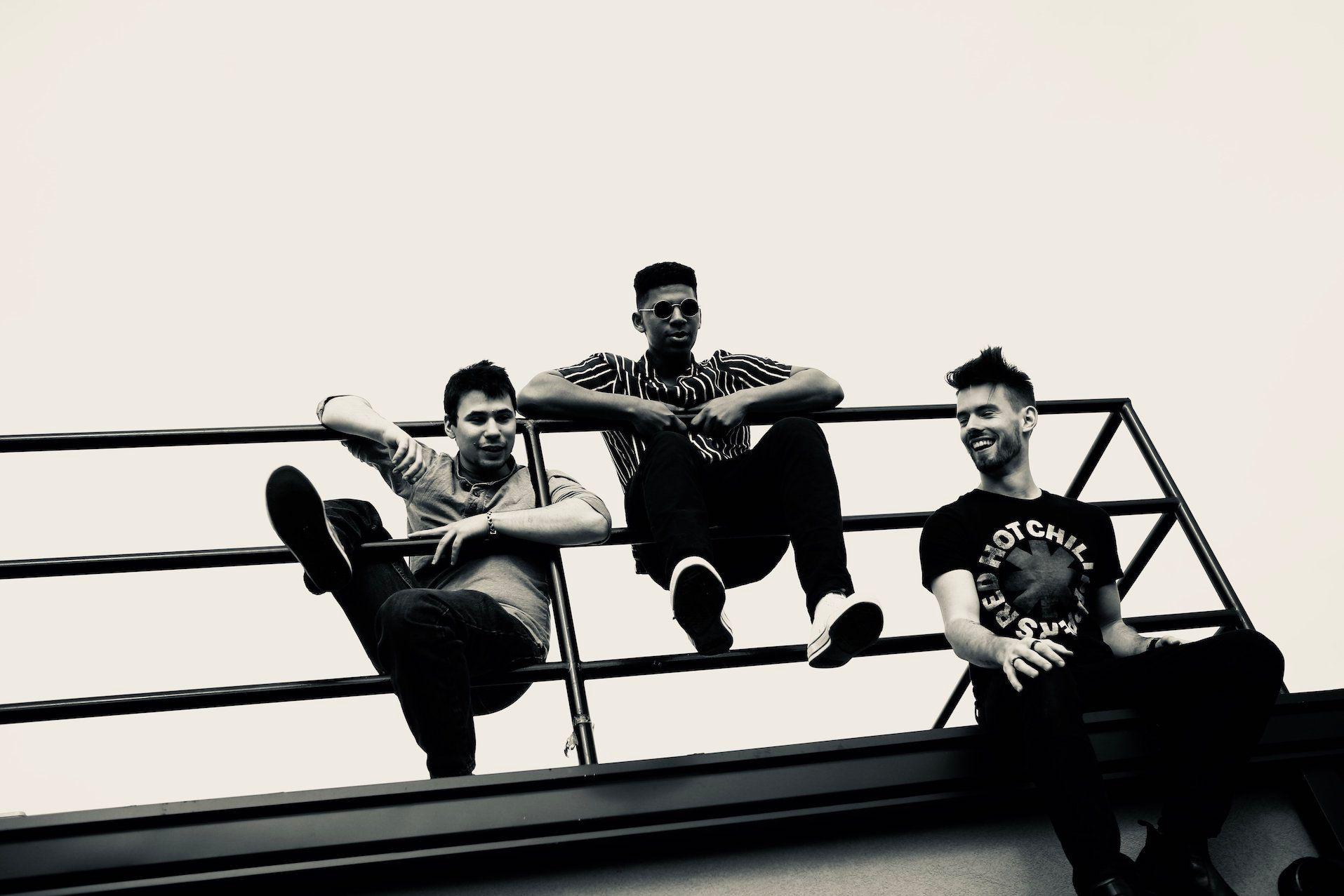 Gritty Indie Rock from Brooklyn Explores Broken Relationship. - Between Giants: Sunset Cigarette