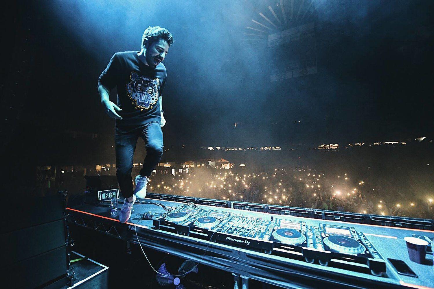 WATCH: New Video from Top Billboard Dance Artist. - Felix Cartal: Mood