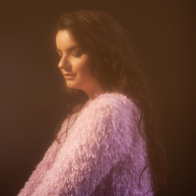 image for Wistful French Folk Pop from Quebec. - Listen to Geneviève Racette: Les adieux