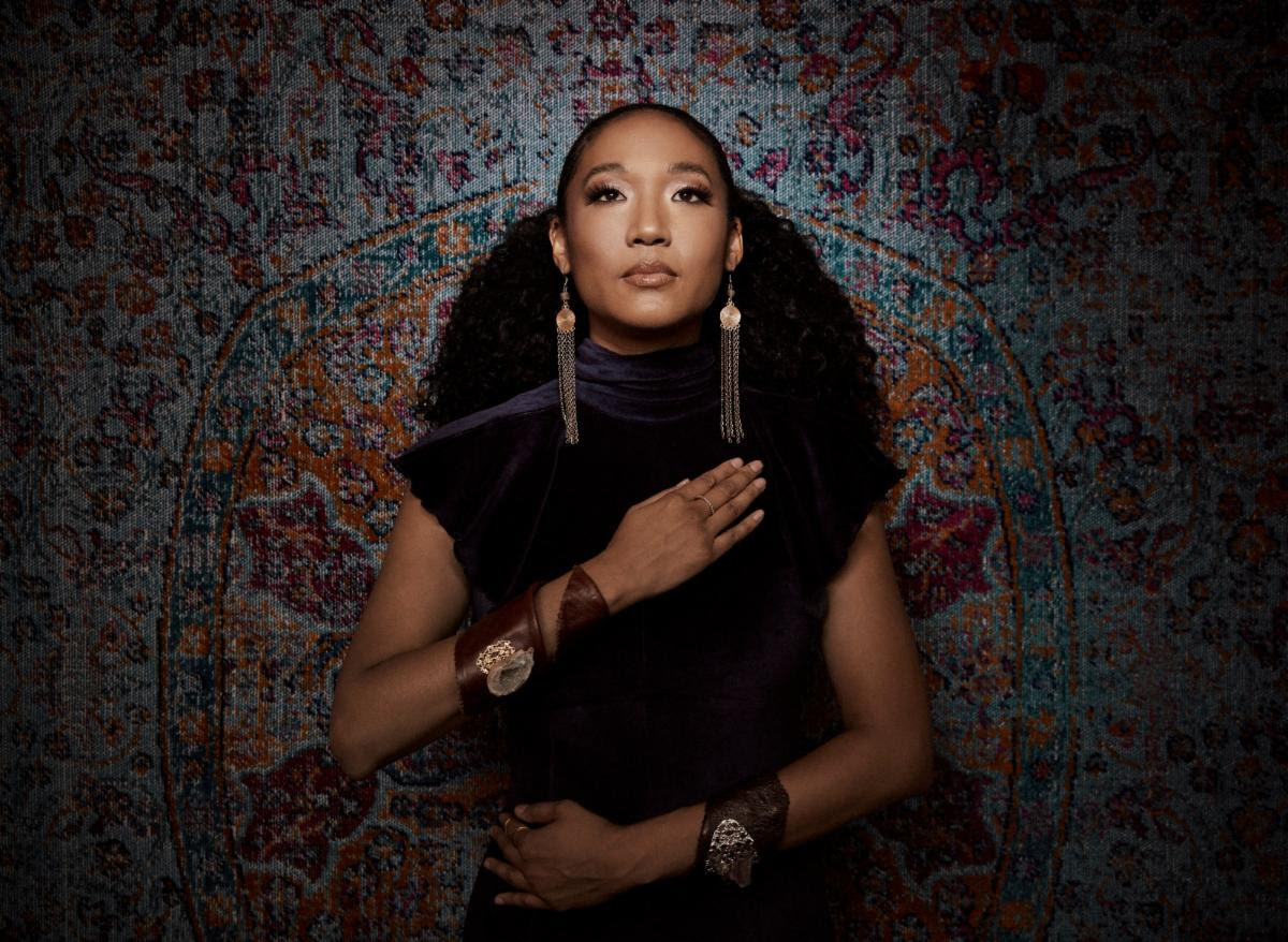 Prince Protégée Returns with Upbeat Soul Jam.- Judith Hill: Baby, I’m Hollywood!
