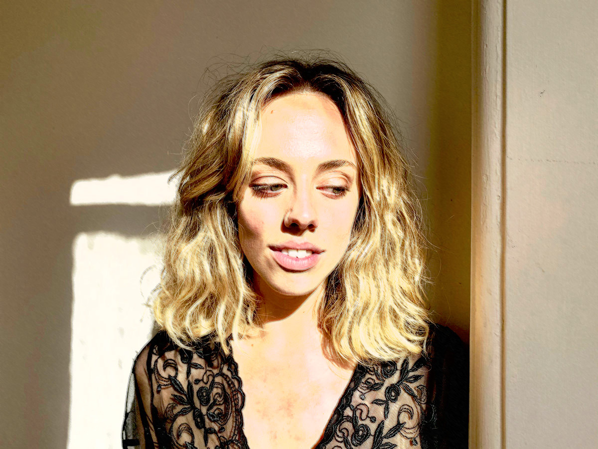 Gorgeous Folk Pop from Newcastle. - Miller Roberts: Voice in My Head