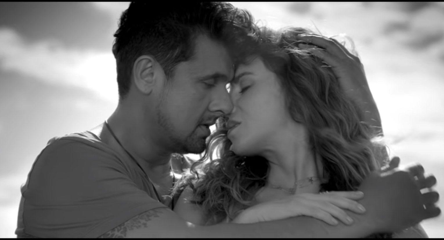Sultry International Pop from Warsaw and Mumbai. - Natalia Lesz & Sonu Nigam: Fire in the Sky (Music Video)