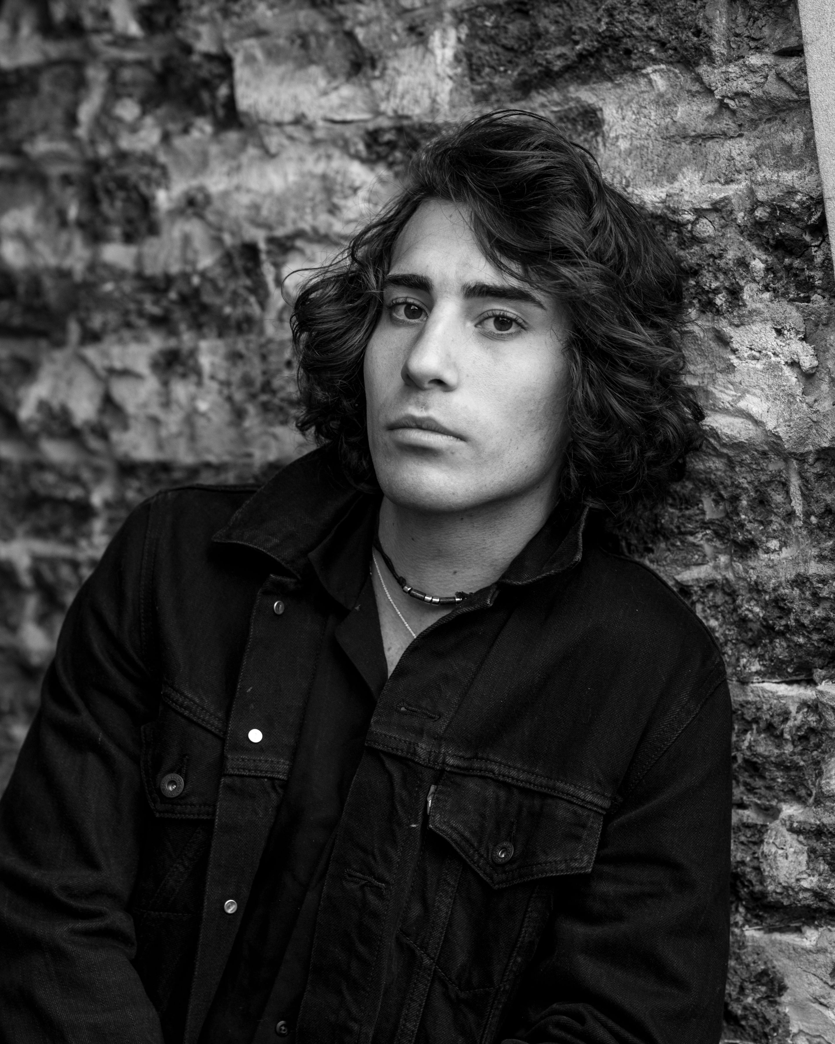 Australian Artist Melds Textured RnB with Anthemic Future Pop. - Nick de la Hoyde: Close To U