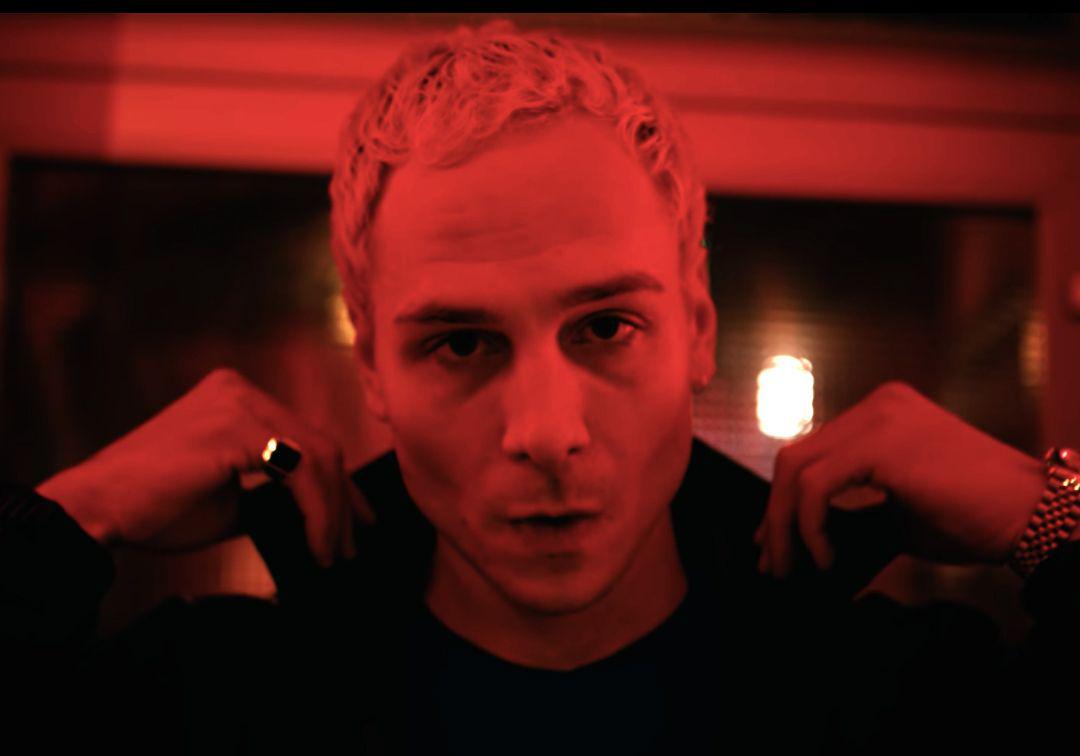 Brooding Alt Pop from Brooklyn. - Sam Himself: Like A Friend (Music Video)