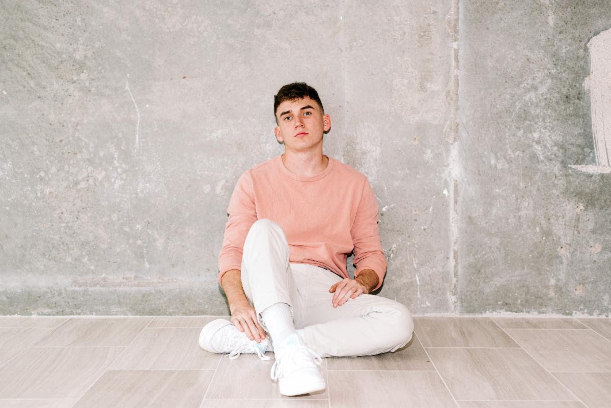 Hypnotic Electro Pop from Houston. - Zachary Knowles: ghost (Music Video)